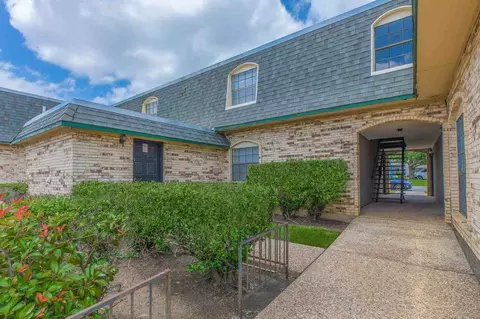 844 E Walnut St, Grapevine, TX 76051 photo 2