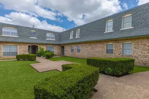 844 E Walnut St, Grapevine, TX 76051 photo 10