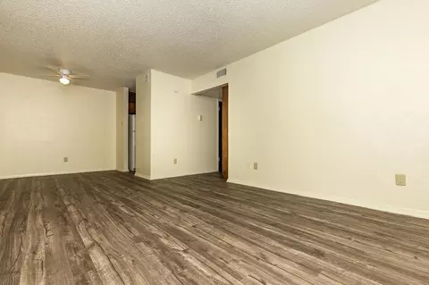 844 E Walnut St, Grapevine, TX 76051 photo 17
