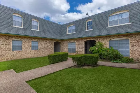 844 E Walnut St, Grapevine, TX 76051 photo 11