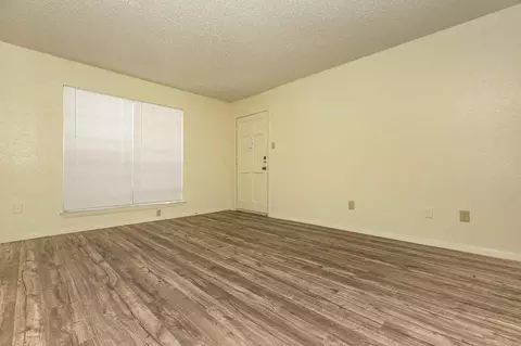 844 E Walnut St, Grapevine, TX 76051 photo 16