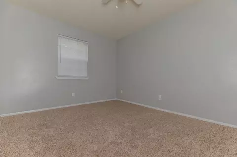 844 E Walnut St, Grapevine, TX 76051 photo 35