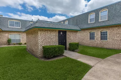 844 E Walnut St, Grapevine, TX 76051 photo 5