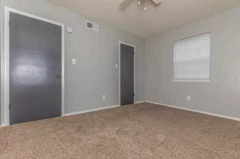 844 E Walnut St, Grapevine, TX 76051 photo 38