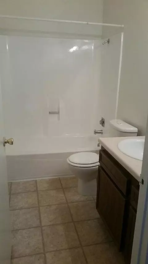 901 W Columbus St, Bakersfield, CA 93301 photo 42