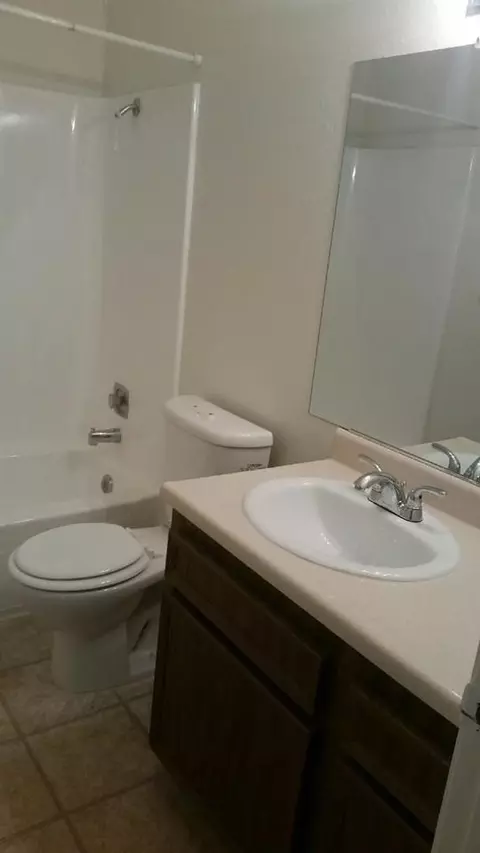 901 W Columbus St, Bakersfield, CA 93301 photo 43