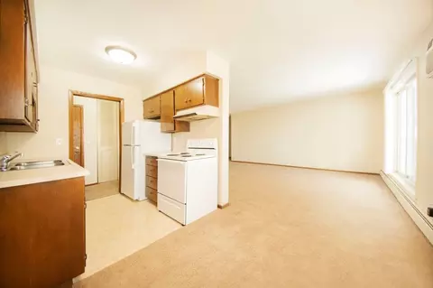 101 Glenbrook Rd N, Wayzata, MN 55391