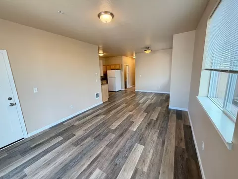 953 W 8th Ave, Eugene, OR 97402 photo 2