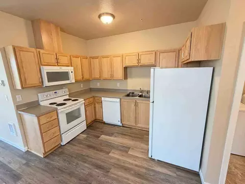 953 W 8th Ave, Eugene, OR 97402 photo 6