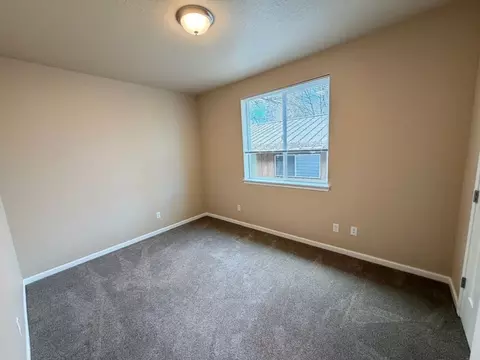 953 W 8th Ave, Eugene, OR 97402 photo 17
