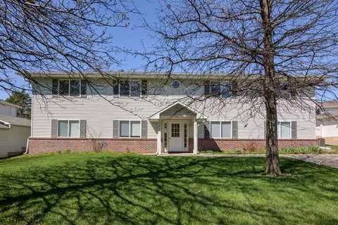 404 Chestnut Dr, Gretna, NE 68028