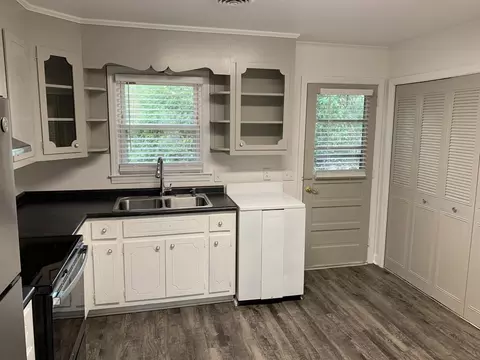 2015 Old Mountain Creek Rd, Greenville, SC 29609