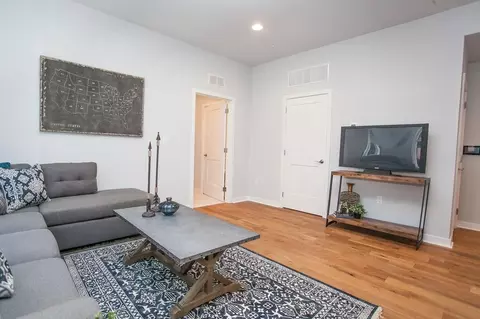 5938 Henry Ave, Philadelphia, PA 19128