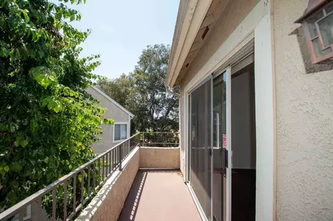 15520 Foothill Blvd, Los Angeles, CA 91342
