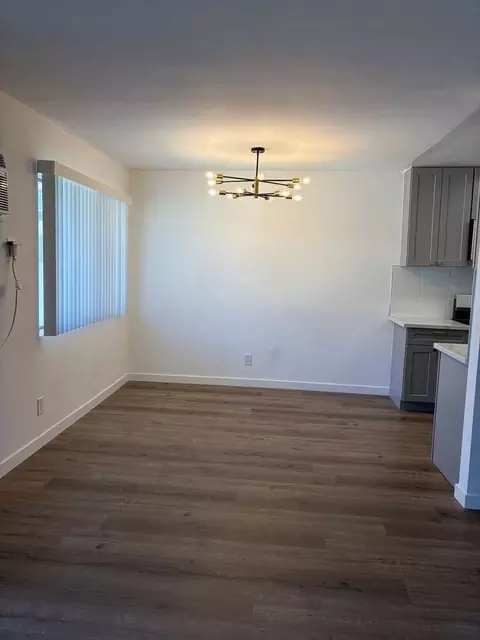 5301 Newcastle Ave, Los Angeles, CA 91316