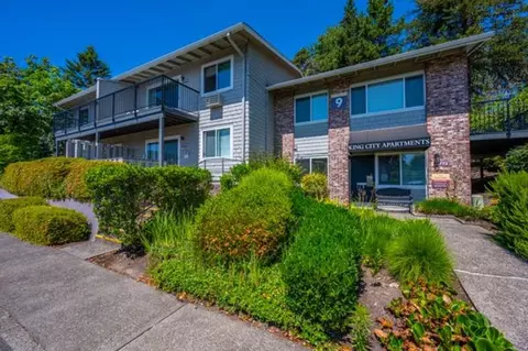 11773 SW King George Dr, King City, OR 97224