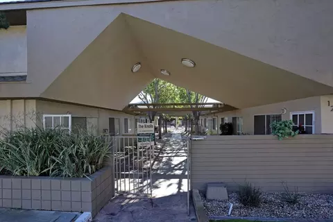 12529 Oak Knoll Rd, Poway, CA 92064