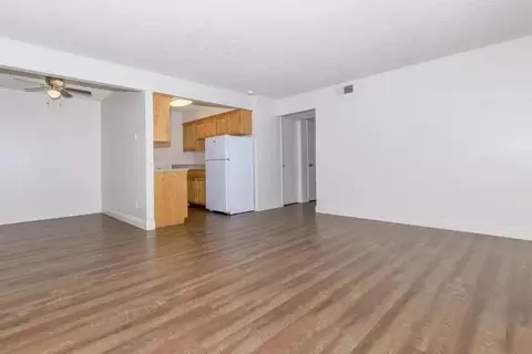 4918 N 9th St, Fresno, CA 93726