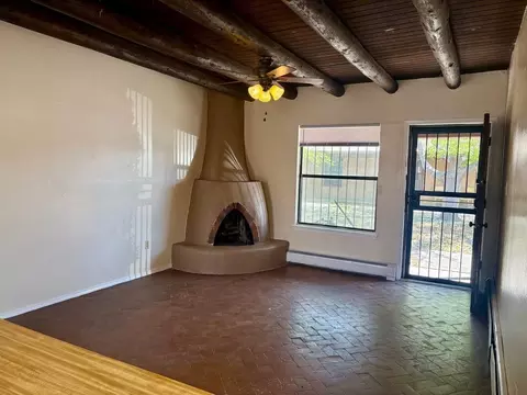 604 Arno St NE, Albuquerque, NM 87102