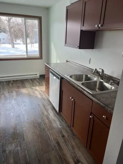 117 3rd St, Center, ND 58530