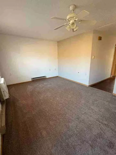 425 N Dubuque St, North Liberty, IA 52317