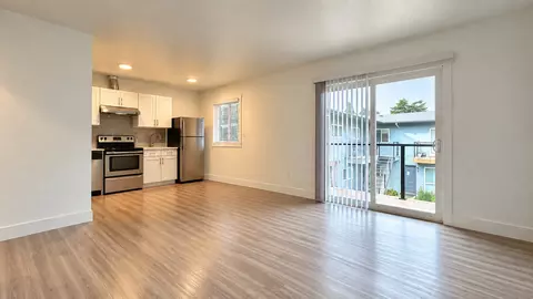 13555 SW Jenkins Rd, Cedar Hills, OR 97005