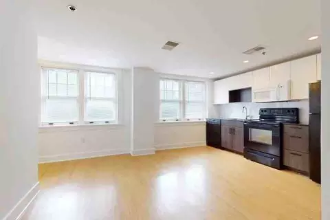 3560 Broadway Blvd, Kansas City, MO 64111