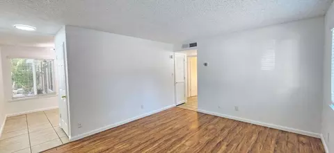 1328 D St, Sacramento, CA 95814