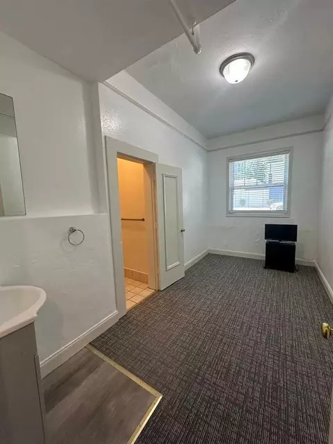 198 Carl St, San Francisco, CA 94117