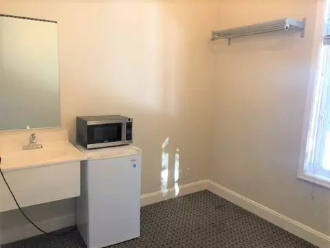 198 Carl St, San Francisco, CA 94117