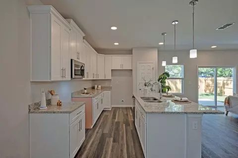 1374 Lake Shore Blvd, Jacksonville, FL 32205