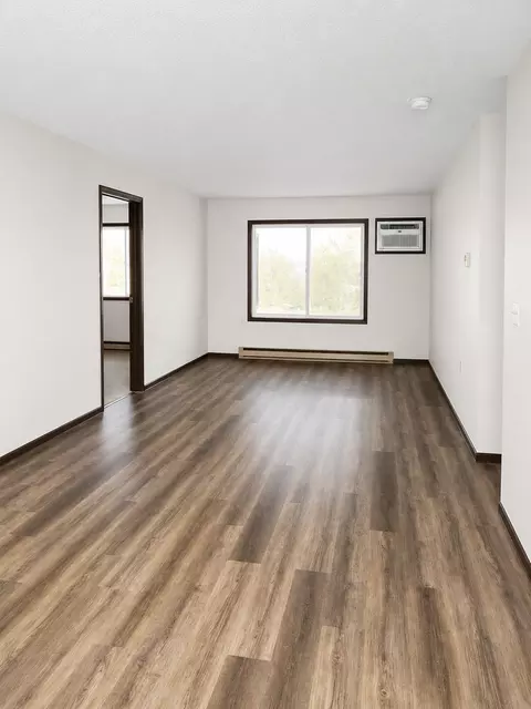 808 Hills Ave, Jackson, MN 56143