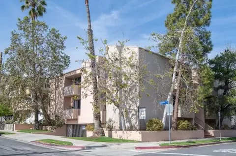 11757 Kiowa Ave, Los Angeles, CA 90049