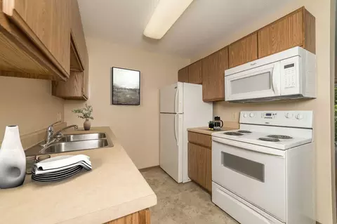 807 N Cleveland Ave, Sioux Falls, SD 57103 photo 2