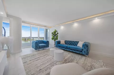 1717 N Bayshore Dr, Miami, FL 33132