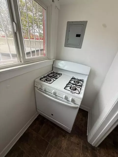 4625 Kingswell Ave, Los Angeles, CA 90027