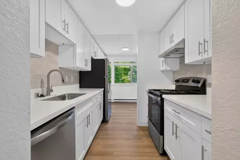 2410 W Manor Pl, Seattle, WA 98199