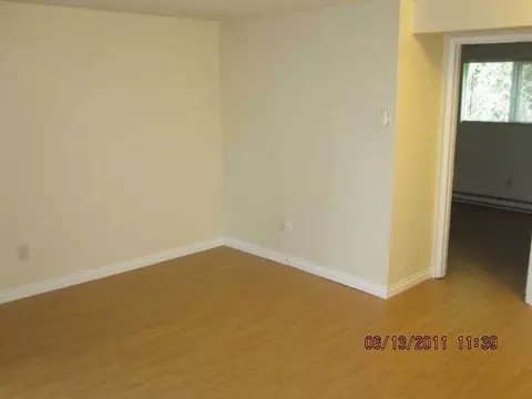 911 SW Broadway Dr, Portland, OR 97201