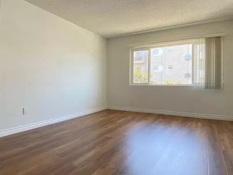 130 S Flores St, Los Angeles, CA 90048