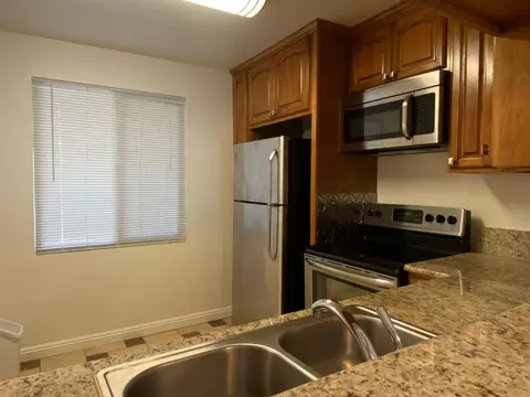 130 S Flores St, Los Angeles, CA 90048