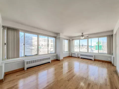 4750 N Clarendon Ave, Chicago, IL 60640 photo 9