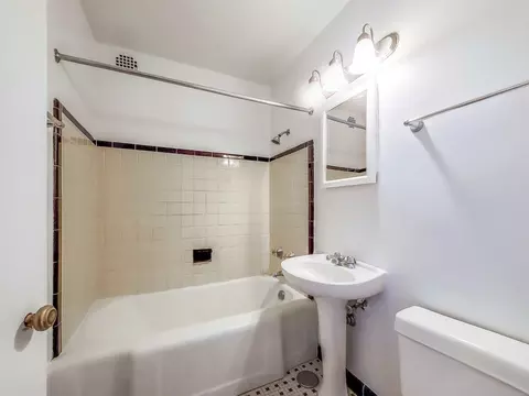 4750 N Clarendon Ave, Chicago, IL 60640 photo 15