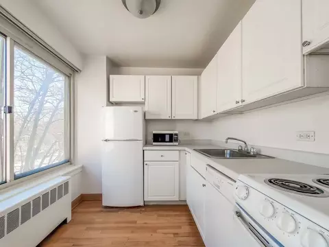 4750 N Clarendon Ave, Chicago, IL 60640 photo 12
