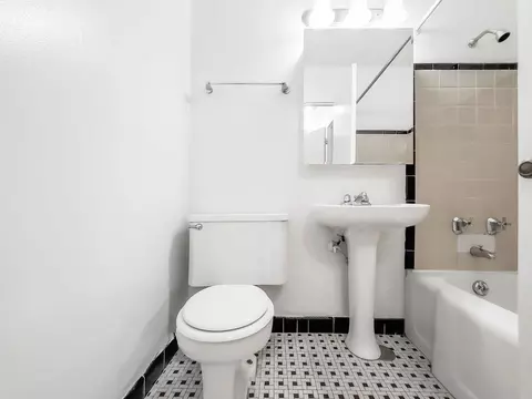 4750 N Clarendon Ave, Chicago, IL 60640 photo 21