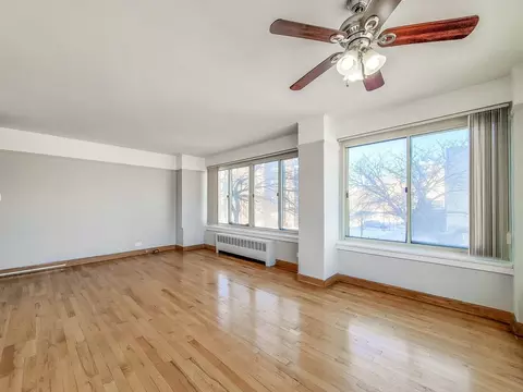 4750 N Clarendon Ave, Chicago, IL 60640 photo 10