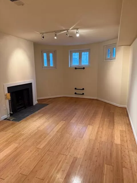 1615 Swann St NW, Washington, DC 20009