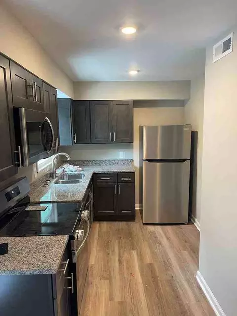 1341 Kenilwood Way, Bowling Green, KY 42104