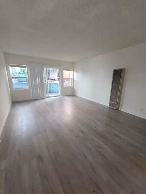1853 12 Alpha Rd, Glendale, CA 91208