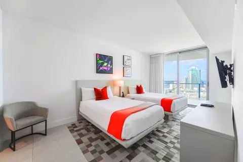 4111 S Ocean Dr, Hollywood, FL 33019