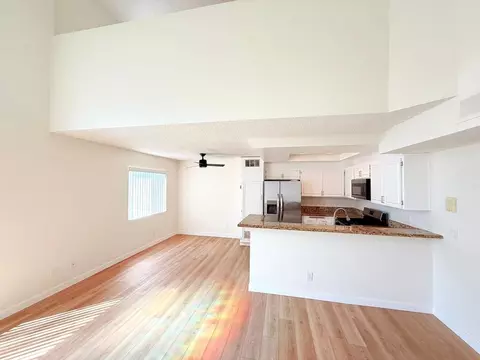 5233 Cartwright Ave, North Hollywood, CA 91601